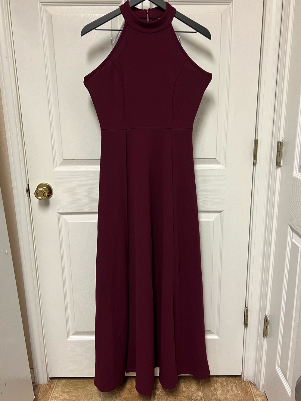 Mushare Sleeveless High-Neck Burgundy Maxi Dress